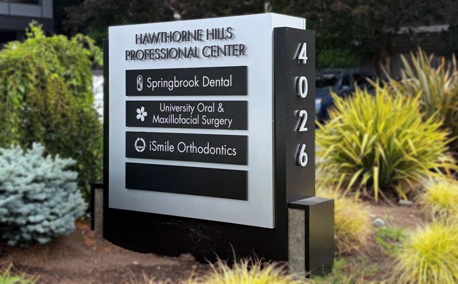 The Hawthorne Hills Professional Center sign at 4026 NE 55th Street, listing the building's tenants